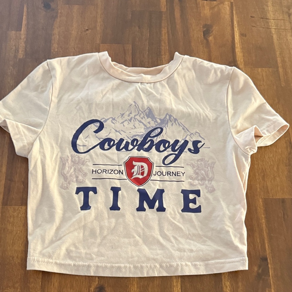 SHEIN White Graphic Crop Top